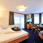 Hotel Garni Bellevue 4*
