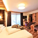 Garni Bellevue Hotel 4*