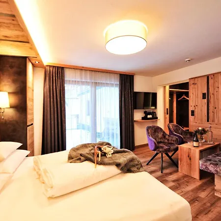 Garni Bellevue فندق 4*