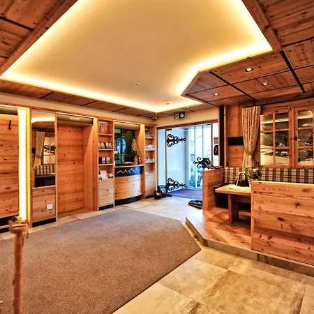 Garni Bellevue Hotel 4*